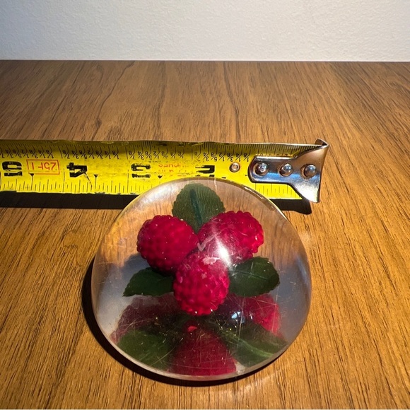 VTG Acrylic Resin Lucite Round Paperweight Red Raspberry Leaves - Picture 3 of 9